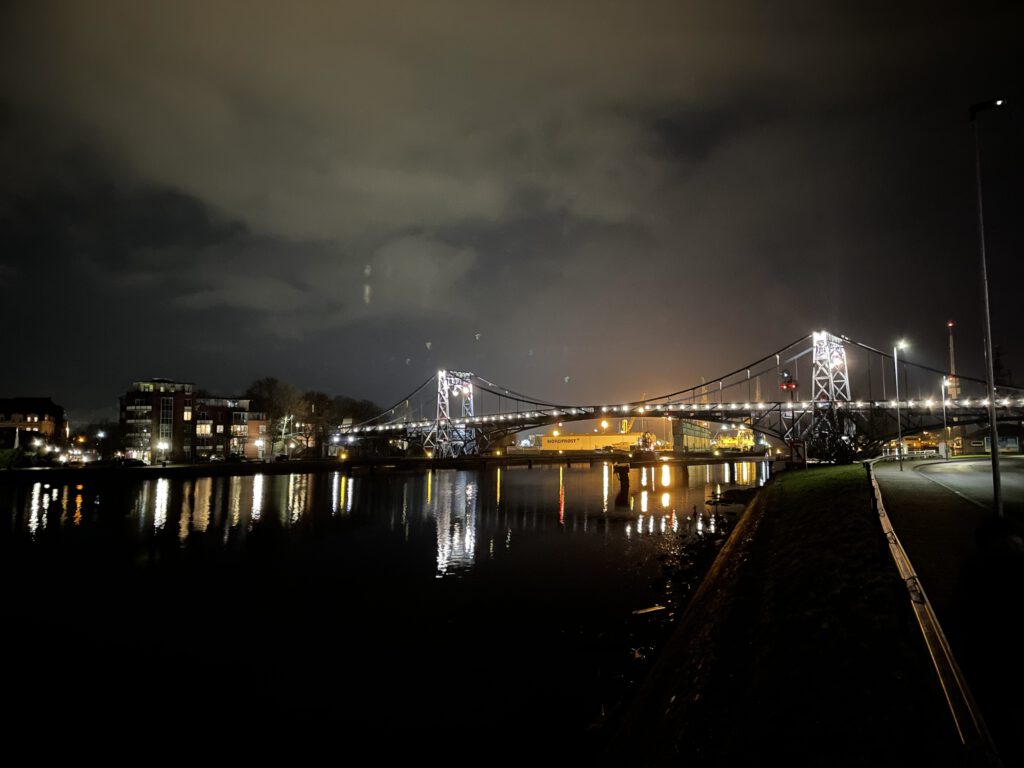 Impressionen aus Wilhelmshaven - Kaiser-Wilhelm-Brücke bei Nacht
